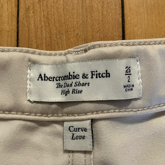 Abercrombie & Fitch Ivory Cream Dad Short High Rise - Picture 4 of 10